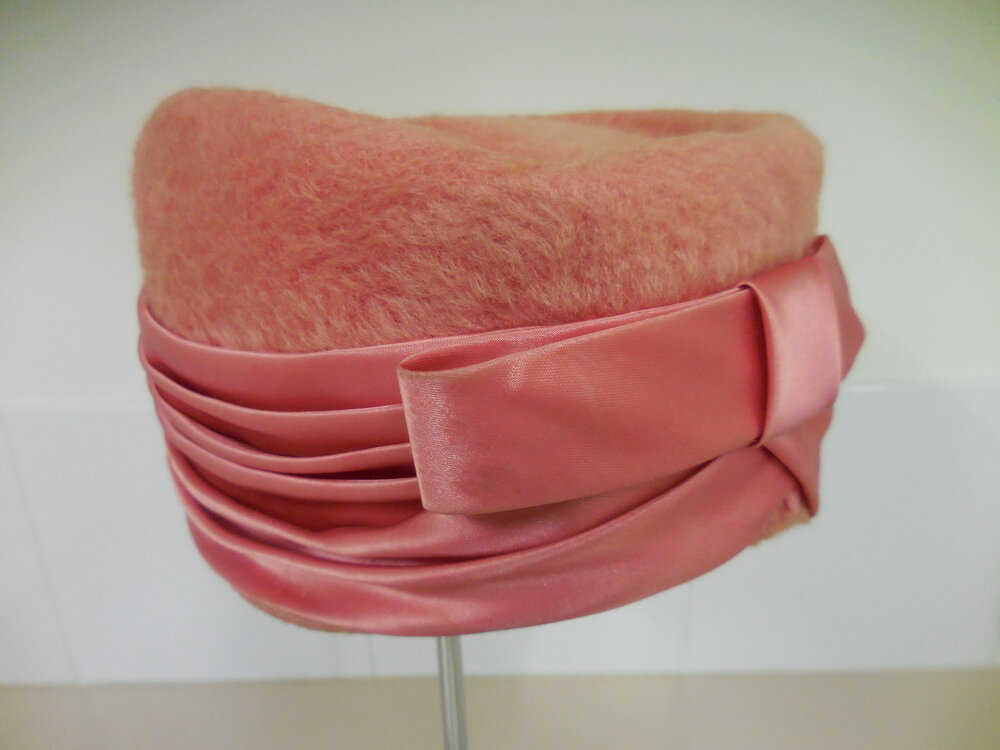 Ladies pink faux fur hat with satin bow
