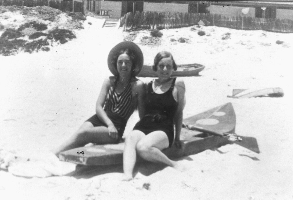 Joy Curry and Win Curry on the beach