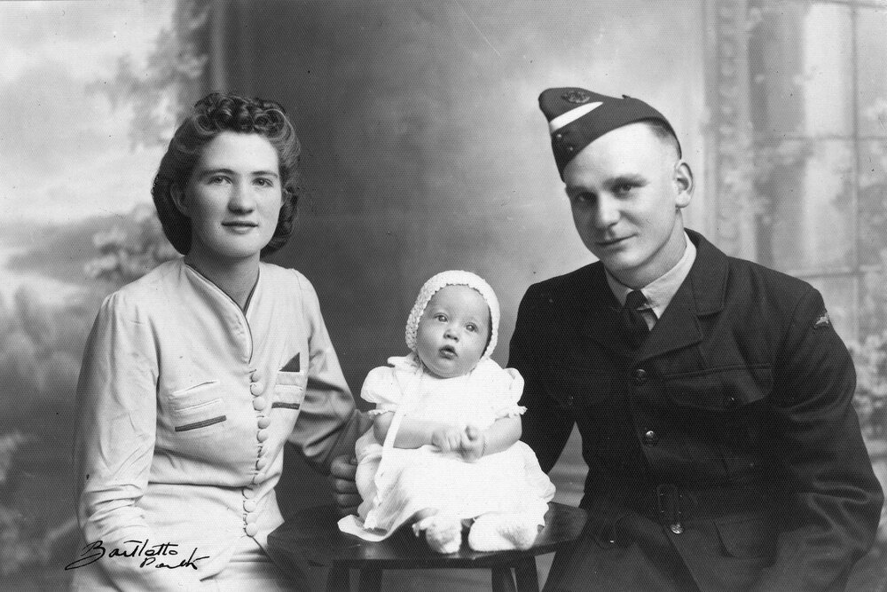 Don and Maud Thomas with baby Kay