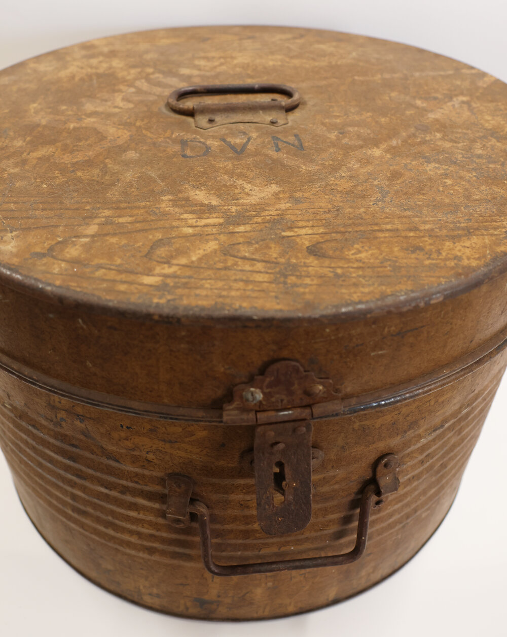 Metal hat travel case