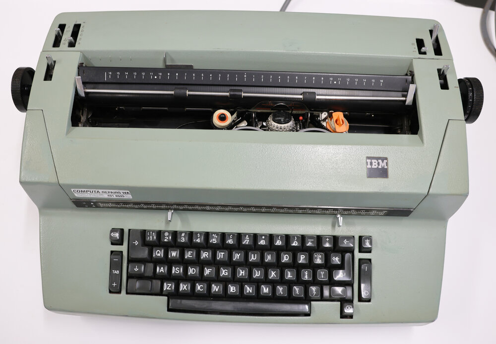 Electric typewriter