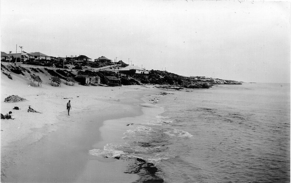 North Beach with surf clubrooms in background