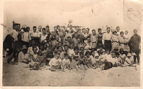 Group gathering at Sorrento Beach 