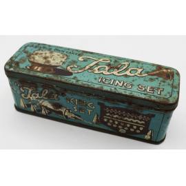 Cake icing set in tin with lid