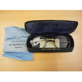Reading glasses and case with reference number 18623