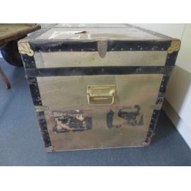 Metal travelling trunk