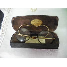 Reading glasses and case with reference number 1623
