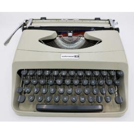 Portable Underwood typewriter in case