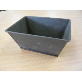 Metal cake baking tin