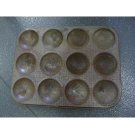 Metal patty cake tin