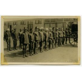 Group portrait of ANZAC soldiers Frank Mettam on the far left 