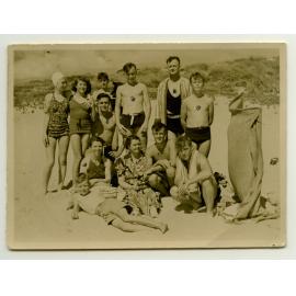 Group portrait of the Mettam family 