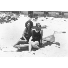 Joy Curry and Win Curry on the beach