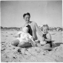 Queenie and her daughters Brighton Beach in Scarborough 1948