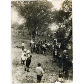 Picnic on Main Street in Osborne Park in 1915