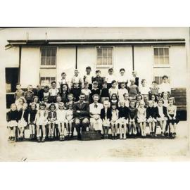 Mrs Thompson's class at Scarborough Primary School in 1949