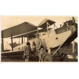 Mrs Moore with her childern at Maylands Aerodrome