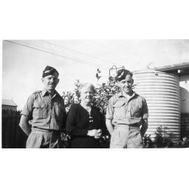 Les, Jess and Max Wearne at 42 Hastings Street Scarborough in 1944