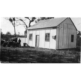 Schultz family house with white-washed hessian walls