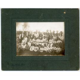 Guelfi family with friends