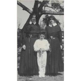 Giuseppe D'Alonzo with Saint Kieran's nuns c1960