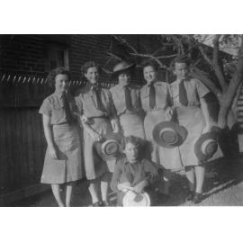Eleanor Jefferies in Airforce uniform with colleagues c1943
