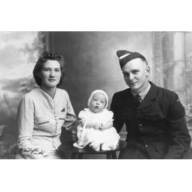 Don and Maud Thomas with baby Kay