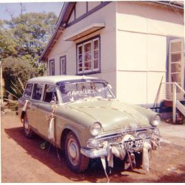 Car decorated for Allan Maddox's wedding day 