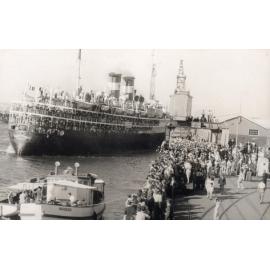 Boat arriving in Fremantle 