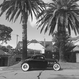1935 Hot Rod parked in front of house at 17 Inverness Crescent Menora in 2019