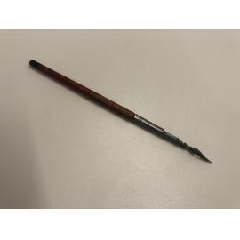 Inkpen with wooden handle and metal nib