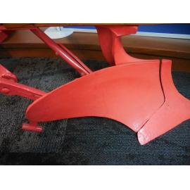 Single farrow plough