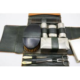 Travelling toilet set